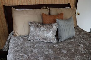 Reynolds House Inn & Motel