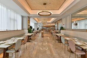 Mercure Yibin Port