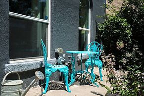 Sunnyside Retro Retreat Private Yard G Line