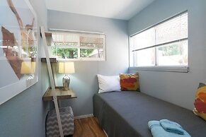 Sunnyside Retro Retreat Private Yard G Line