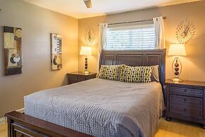 The Retro Escape City Park Hot Tub & Movie Theater