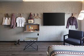 Moxy Nashville Vanderbilt Area