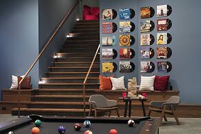 Moxy Nashville Vanderbilt Area