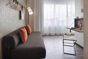 Moxy Nashville Vanderbilt Area