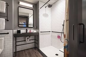 Moxy Nashville Vanderbilt Area