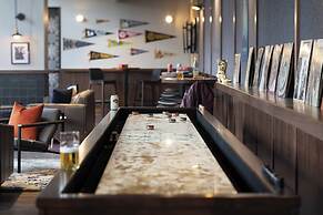 Moxy Nashville Vanderbilt Area