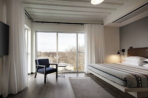 Moxy Nashville Vanderbilt Area