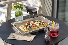 Moxy Nashville Vanderbilt Area