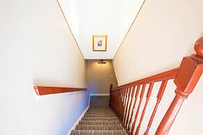 Montgomery Apartments - Crighton