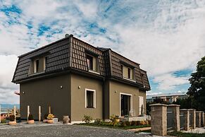 VILLA BRICOLA - Boutique Apartments