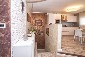 Da Chris e Lisa 022205-AT-296296