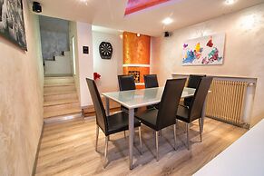 Da Chris e Lisa 022205-AT-296296