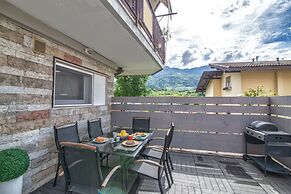 Da Chris e Lisa 022205-AT-296296