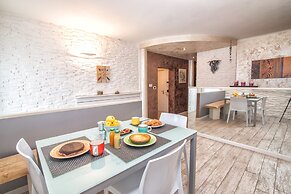 Da Chris e Lisa 022205-AT-296296