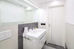 Da Chris e Lisa 022205-AT-296296