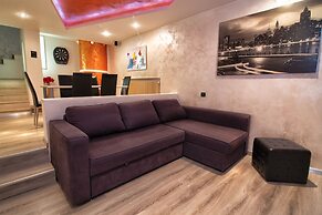 Da Chris e Lisa 022205-AT-296296