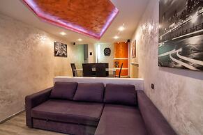 Da Chris e Lisa 022205-AT-296296