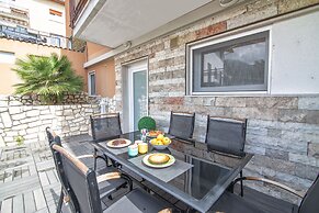 Da Chris e Lisa 022205-AT-296296