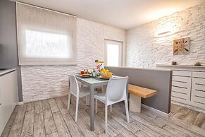 Da Chris e Lisa 022205-AT-296296