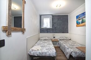 Da Chris e Lisa 022205-AT-296296