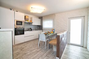 Da Chris e Lisa 022205-AT-296296