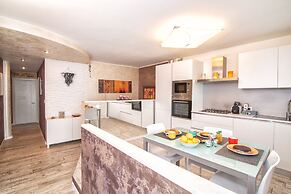 Da Chris e Lisa 022205-AT-296296