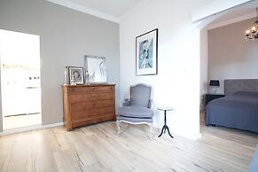 Boutique Charme Apartments 12