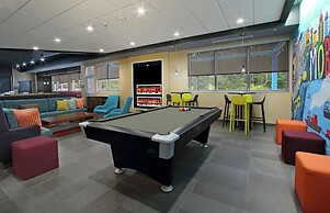 Tru by Hilton Mobile