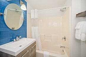 Founder's Brook Motel and Suites