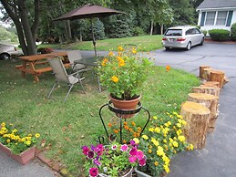 Founder's Brook Motel and Suites