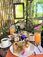 Casa del Lago Lodging House