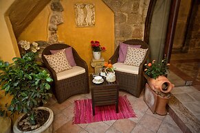 George & Alexandra's Apartments