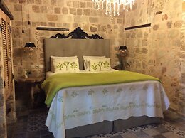 George & Alexandra's Apartments