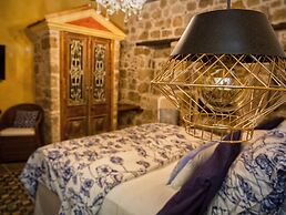 George & Alexandra's Apartments