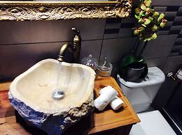 George & Alexandra's Apartments