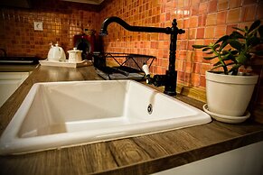 George & Alexandra's Apartments