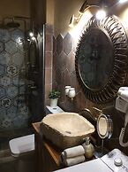 George & Alexandra's Apartments