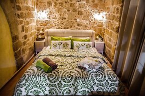 George & Alexandra's Apartments