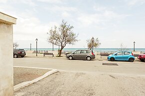 Bari Airport Seaview Apartment