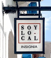 Soy Local Insignia