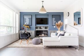 Luxury house with 3 bedrooms and 1 office