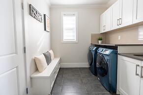 Luxury house with 3 bedrooms and 1 office