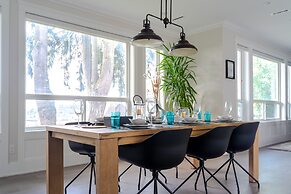 Luxury house with 3 bedrooms and 1 office