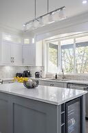 Luxury house with 3 bedrooms and 1 office