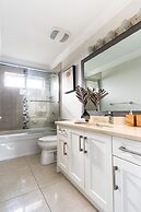 Luxury house with 3 bedrooms and 1 office