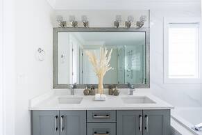 Luxury house with 3 bedrooms and 1 office