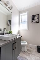 Luxury house with 3 bedrooms and 1 office