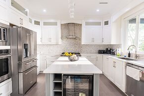 Luxury house with 3 bedrooms and 1 office