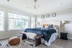 Luxury house with 3 bedrooms and 1 office