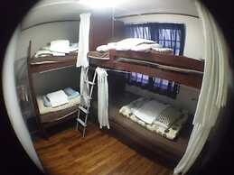 Guesthouse Base Okinawa - Hostel
